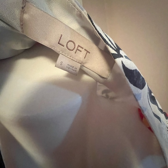 LOFT like new flutter sleeve floral dress - Picture 3 of 5